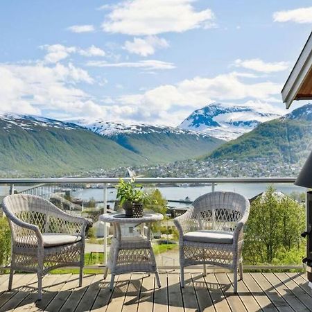 Sea & Mountain View Apartment Tromso Bagian luar foto