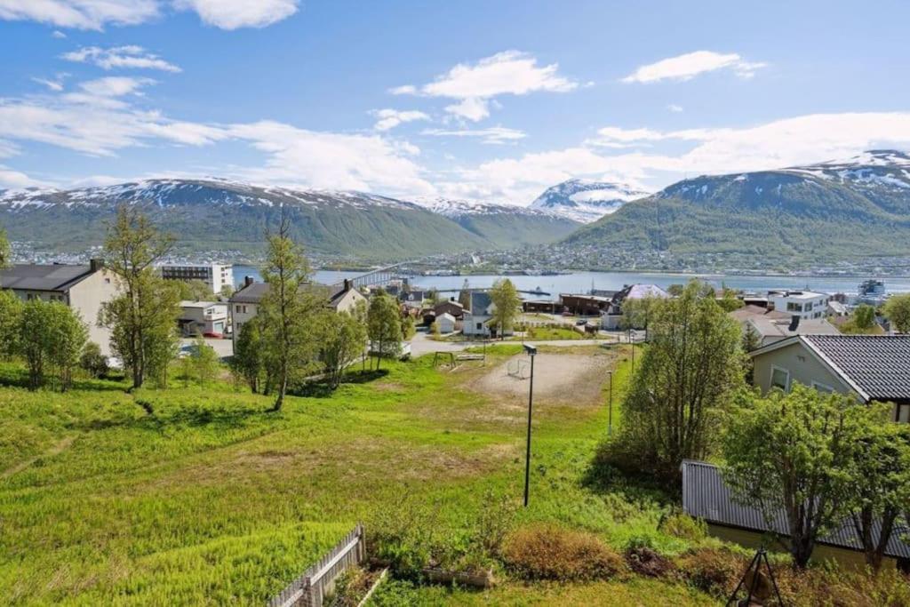 Sea & Mountain View Apartment Tromso Bagian luar foto